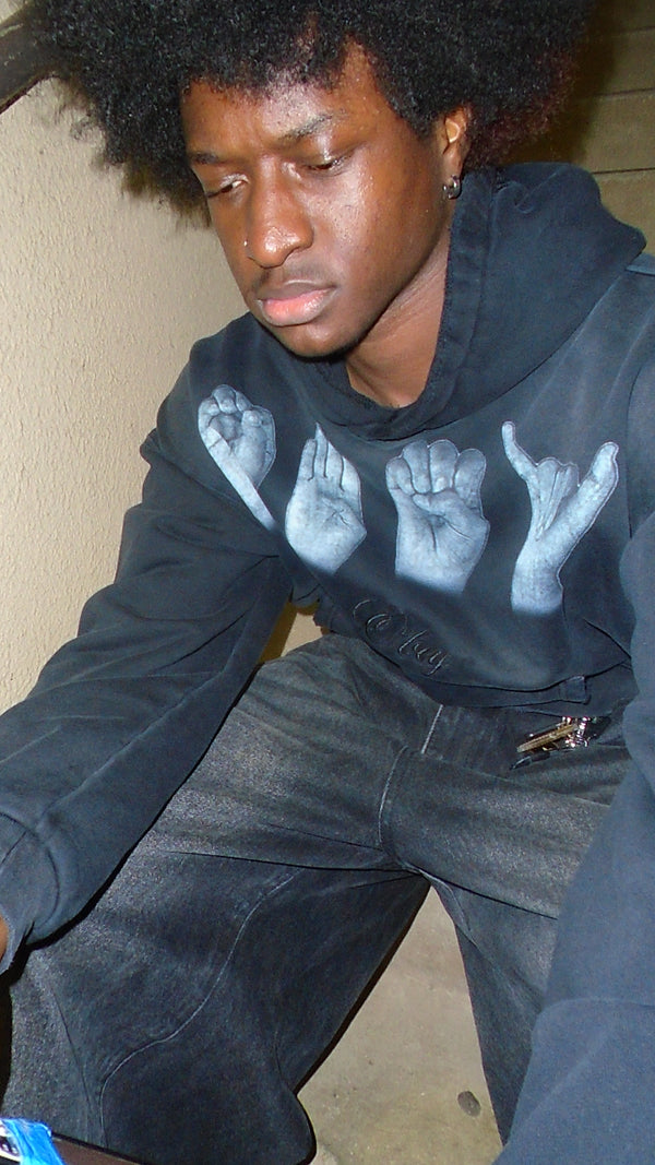 1000+ PEOPLE WAITING