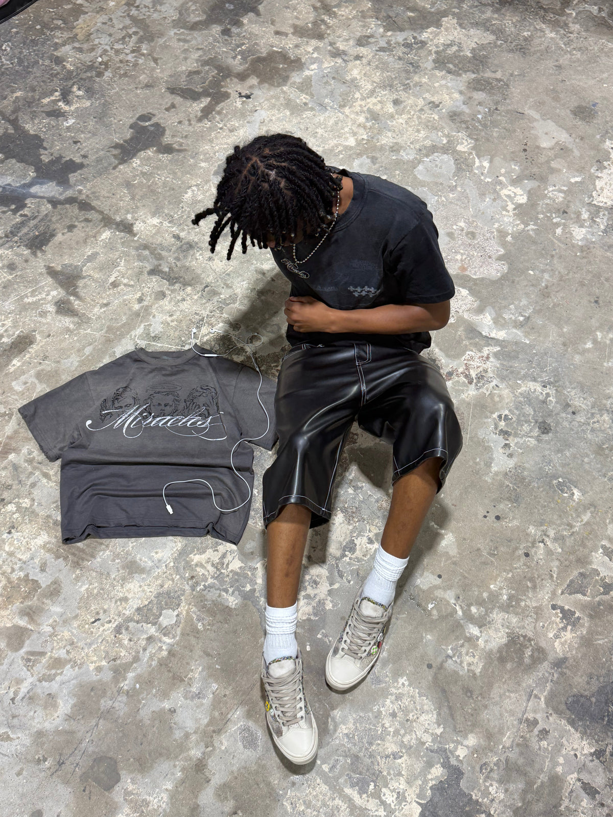 "no evil" tee back detail