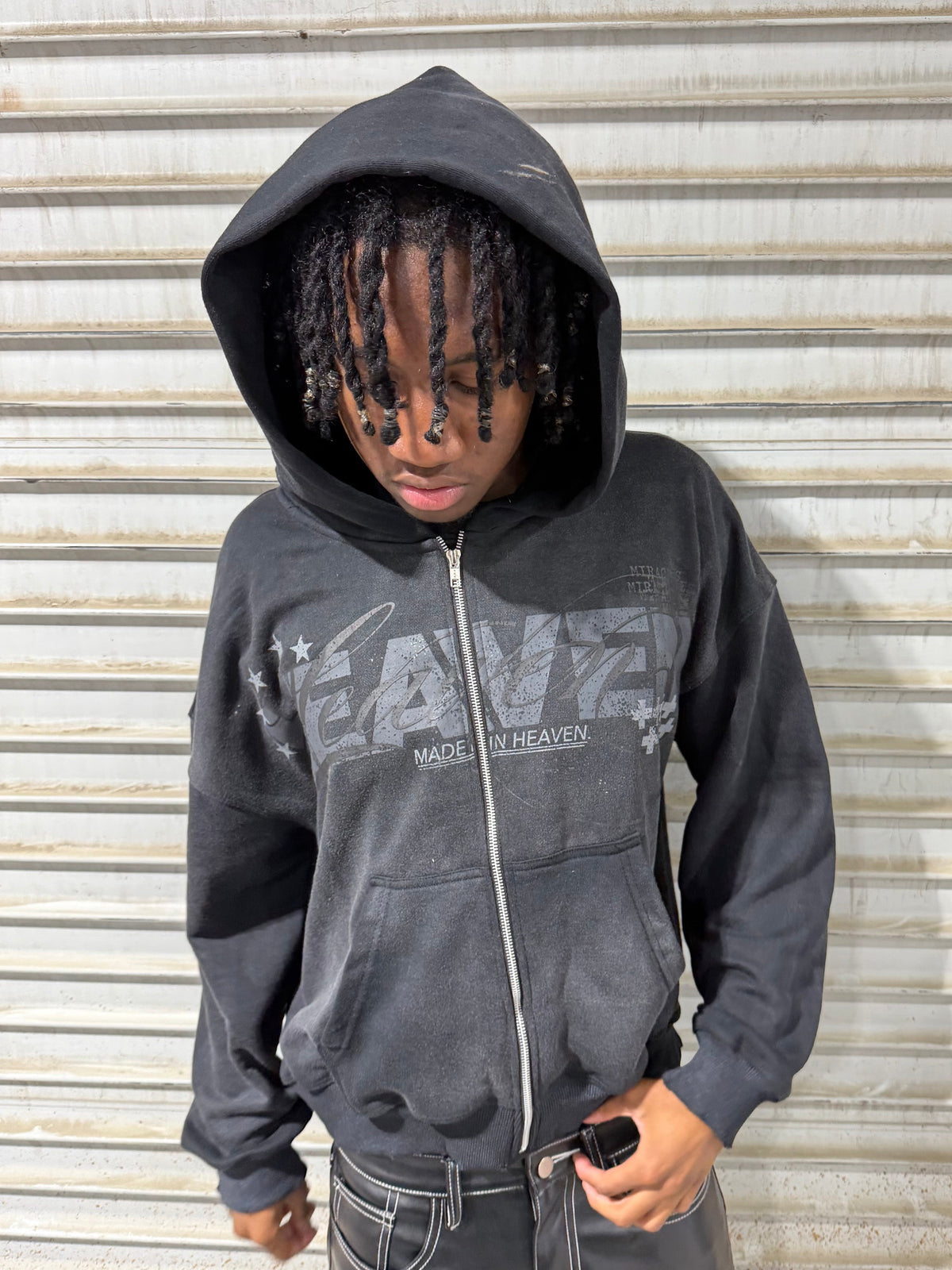 "heaven" zip-up hood detail