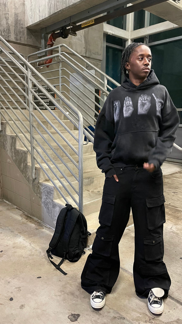 1000+ PEOPLE WAITING