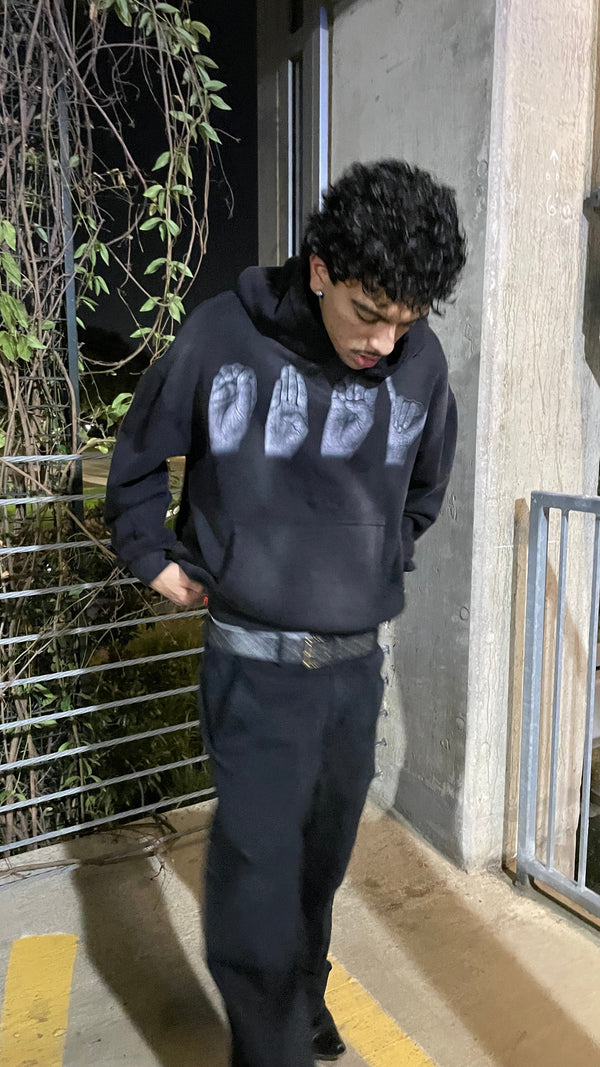 1000+ PEOPLE WAITING